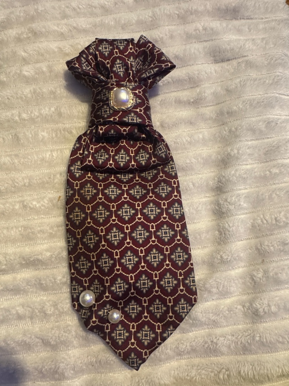 Burgundy Geometric Pattern Necktie with Pearl Accents